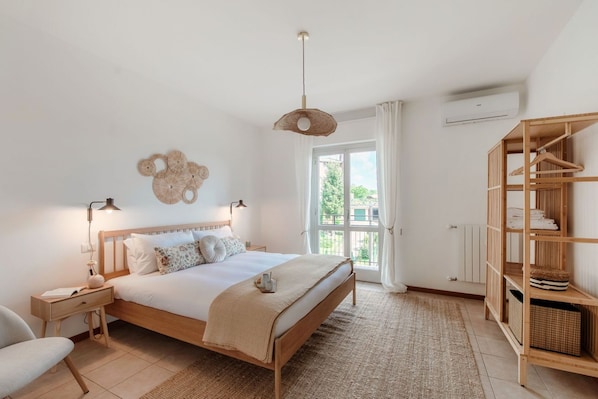 2 bedrooms, WiFi, bed sheets