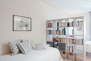 3 habitaciones, tabla de planchar con plancha, cuna de viaje y wifi 