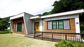 Basic Room, 2 Bedrooms (Private House (with Pet/BBQ)) | 1 bedroom, free WiFi