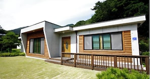 Habitación básica, 2 habitaciones (Private House (with Pet/BBQ)) | 1 dormitorio y wifi gratis