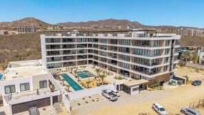 Exterior - Oceanview Oasis: Modern Condo w Pool & Gym In Cabo (Cabo San Lucas)