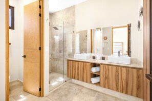 Shower, hair dryer, towels, soap - Oceanview Oasis: Modern Condo w Pool & Gym In Cabo (Cabo San Lucas)