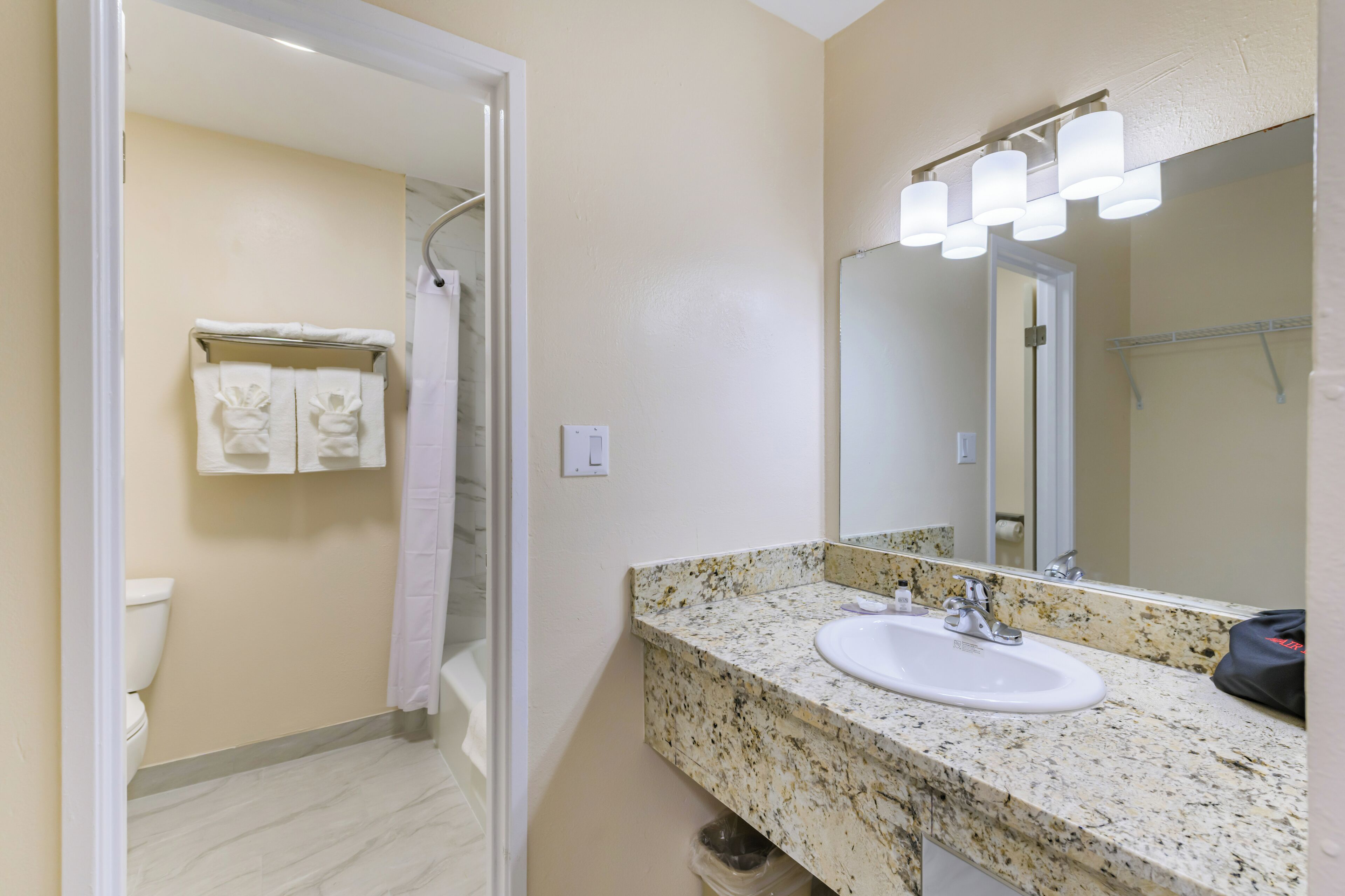 Standard Single Room, Balcony | Bathroom | Hair dryer, towels, soap, shampoo