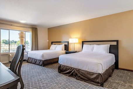 Escritorio y wifi gratis . The Prime Suites, Vallejo and Napa Valley