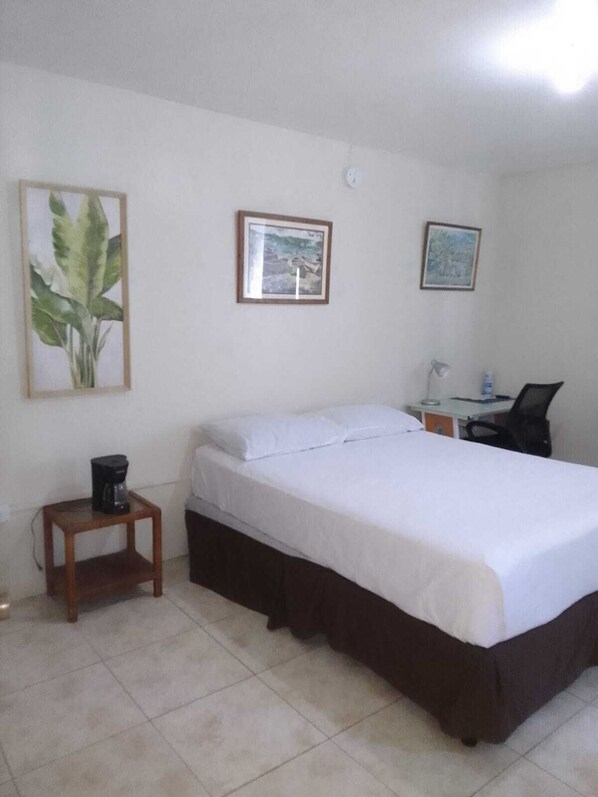 1 bedroom, in-room safe, desk, iron/ironing board