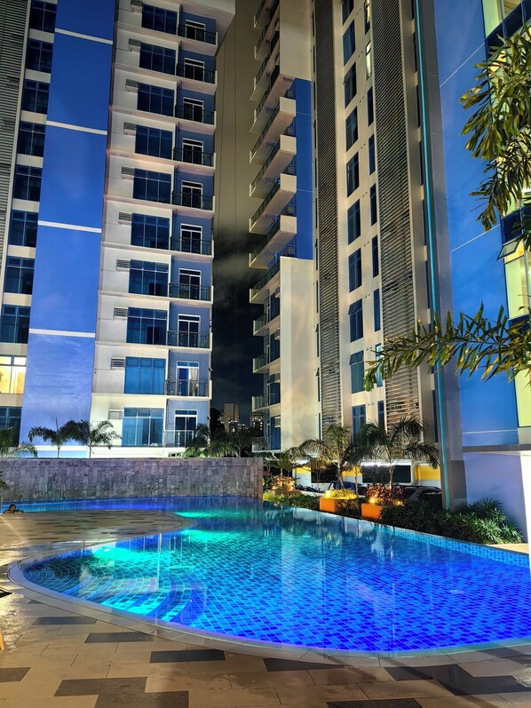 Pool - Studio-type condo in the heart of Banilad Cebu City w/ AC, WiFi and Pool Access (Cebu City)