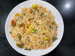 Ferdiglaget frokost hver dag (INR 300 per person)