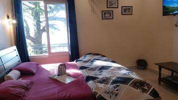 Deluxe Double Room, Mountain View | Soundproofing, free WiFi