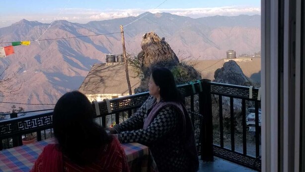 A restaurant with a view of mountains. - Himalayan View stay (Mussoorie)