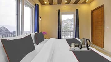 Deluxe Double Room, Mountain View | Soundproofing, free WiFi