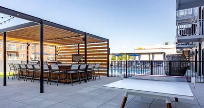 Blueground | Elmhurst, pool & gym, nr park