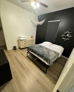 6 bedrooms, iron/ironing board, WiFi, bed sheets