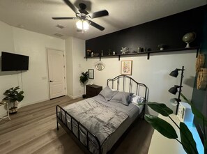 6 bedrooms, iron/ironing board, WiFi, bed sheets