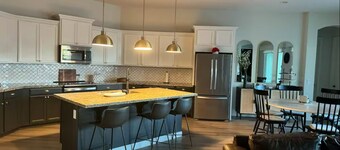 Spacious 6-bedroom house with a pool, AC, WiFi in beautiful Queen Creek!