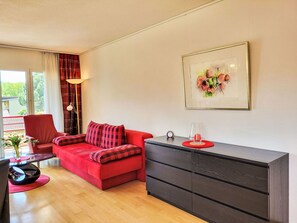 TV - Cosy apartment for 4 people with pool, WIFI, TV and balcony (Magliasina)