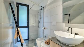Shower, bidet, towels
