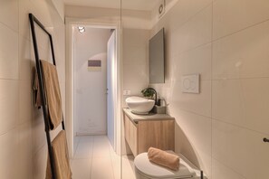 淋浴设施、坐浴桶、毛巾