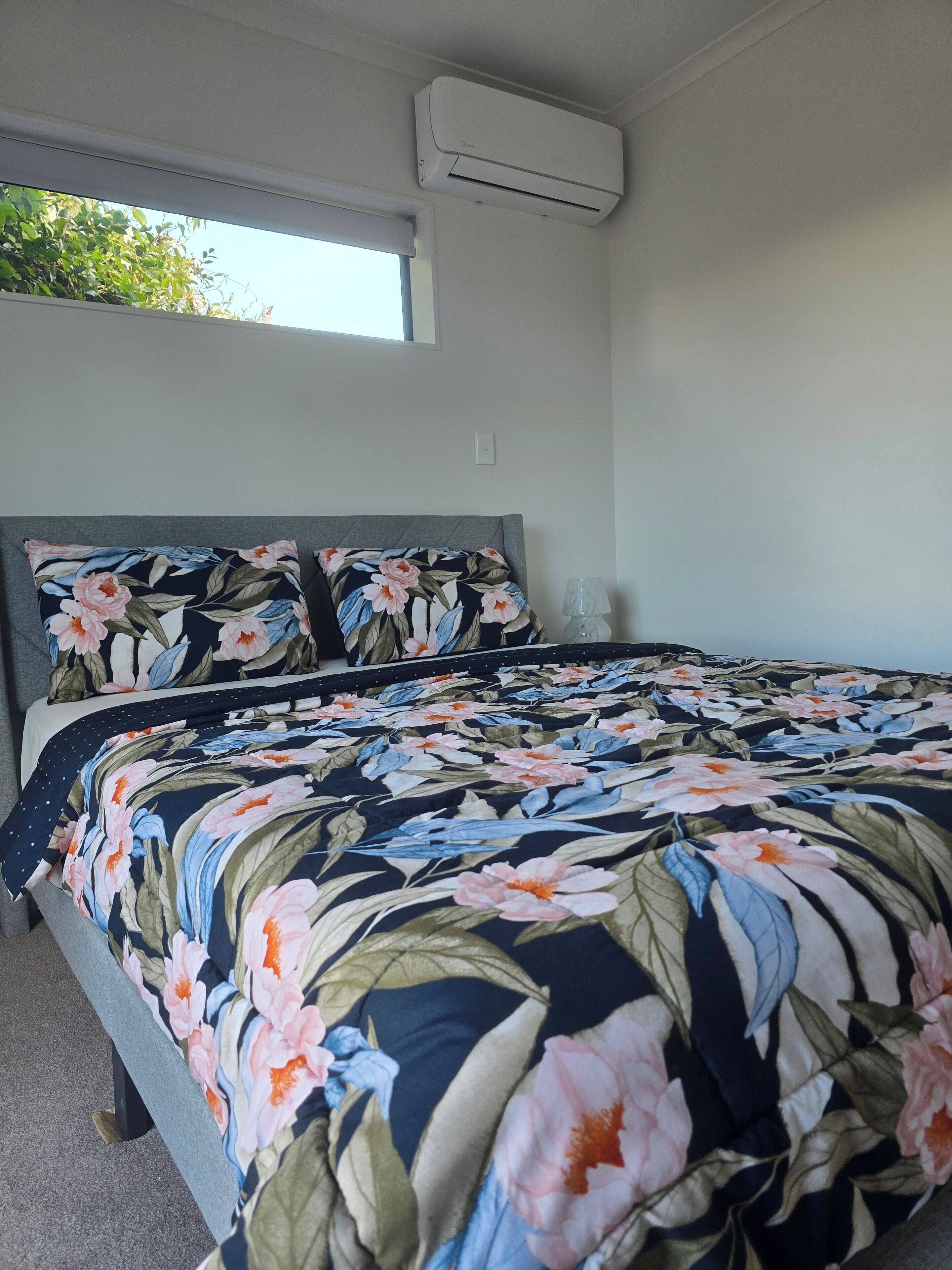 1 habitación, tabla de planchar con plancha, wifi gratis y ropa de cama 