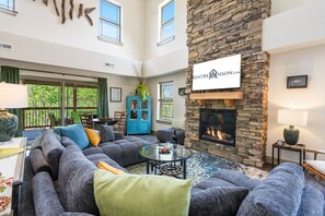 Smart TV, fireplace