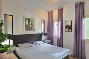 2 bedrooms, iron/ironing board, free WiFi, bed sheets - Perla Resort Holiday Homes, Lalzit Bay, Albania (Lalzit Bay)