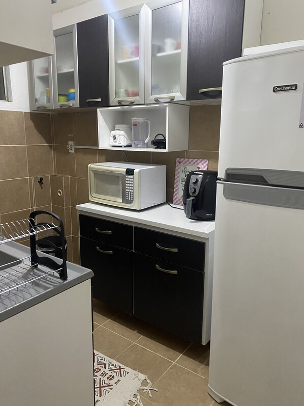 Frigorífic, microones, forn i placa de cuina 