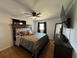 3 bedrooms, iron/ironing board, WiFi, bed sheets