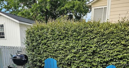 Charming 1-bedroom apt with AC, WiFi in quiet area near big rock landing in MHC