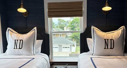 Welcome to Golden Dome Retreat!!!! Less than 3/4 mile from campus -Luxury condo!