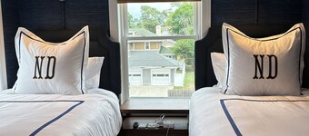 Welcome to Golden Dome Retreat!!!! Less than 3/4 mile from campus -Luxury condo!