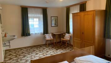 4 Schlafzimmer, Bügeleisen/Bügelbrett, kostenloses WLAN, Bettwäsche