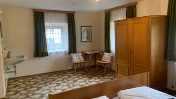 4 Schlafzimmer, Bügeleisen/Bügelbrett, kostenloses WLAN, Bettwäsche