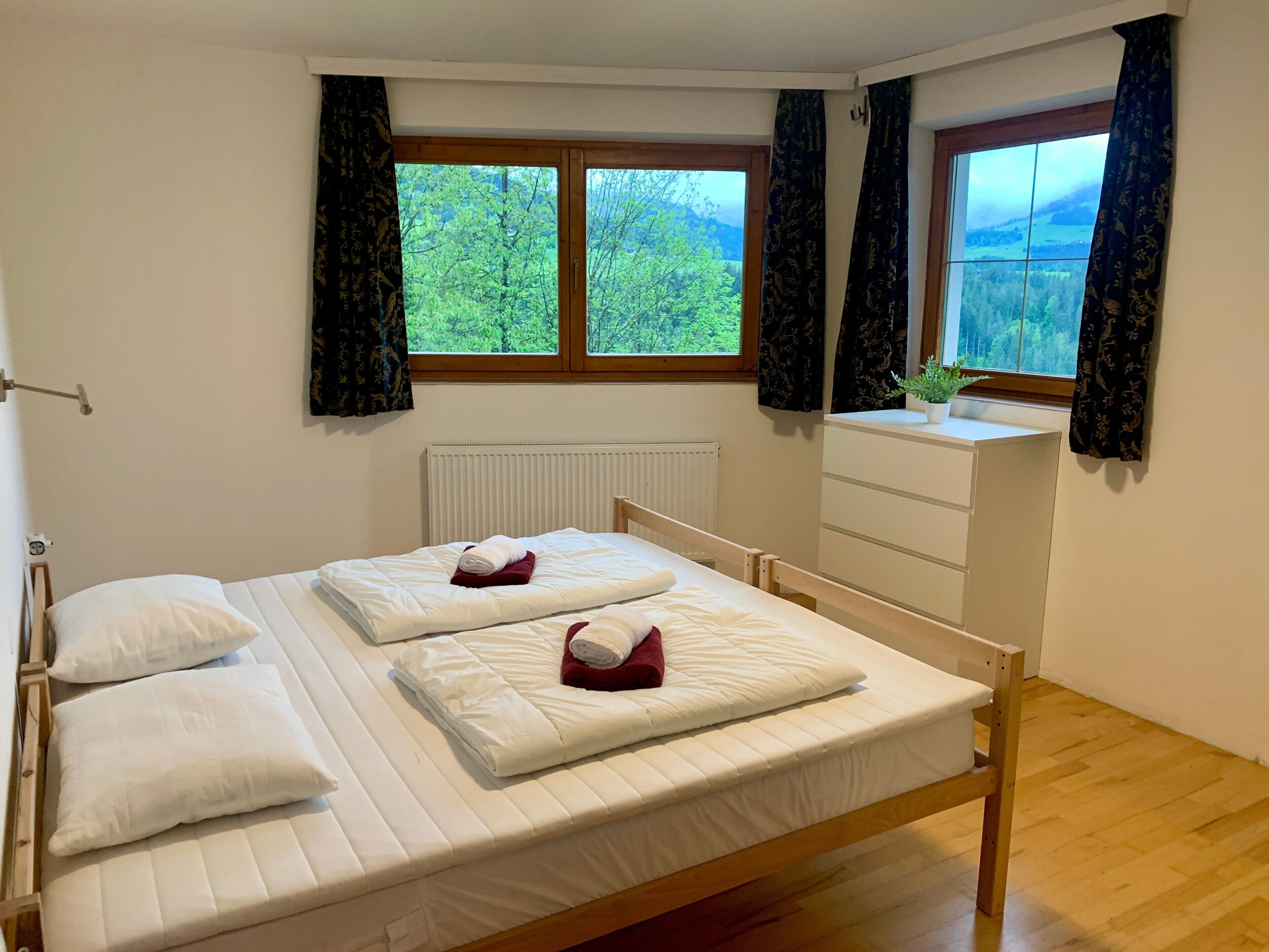 3 bedrooms, free WiFi, bed sheets