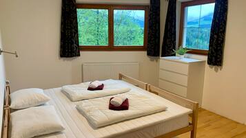 3 bedrooms, free WiFi, bed sheets