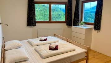 3 bedrooms, free WiFi, bed sheets