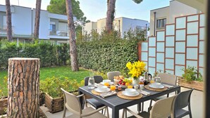 Outdoor dining - Perla Holiday Villa 150, Lalzit Bay, Albania (Lalzit Bay)