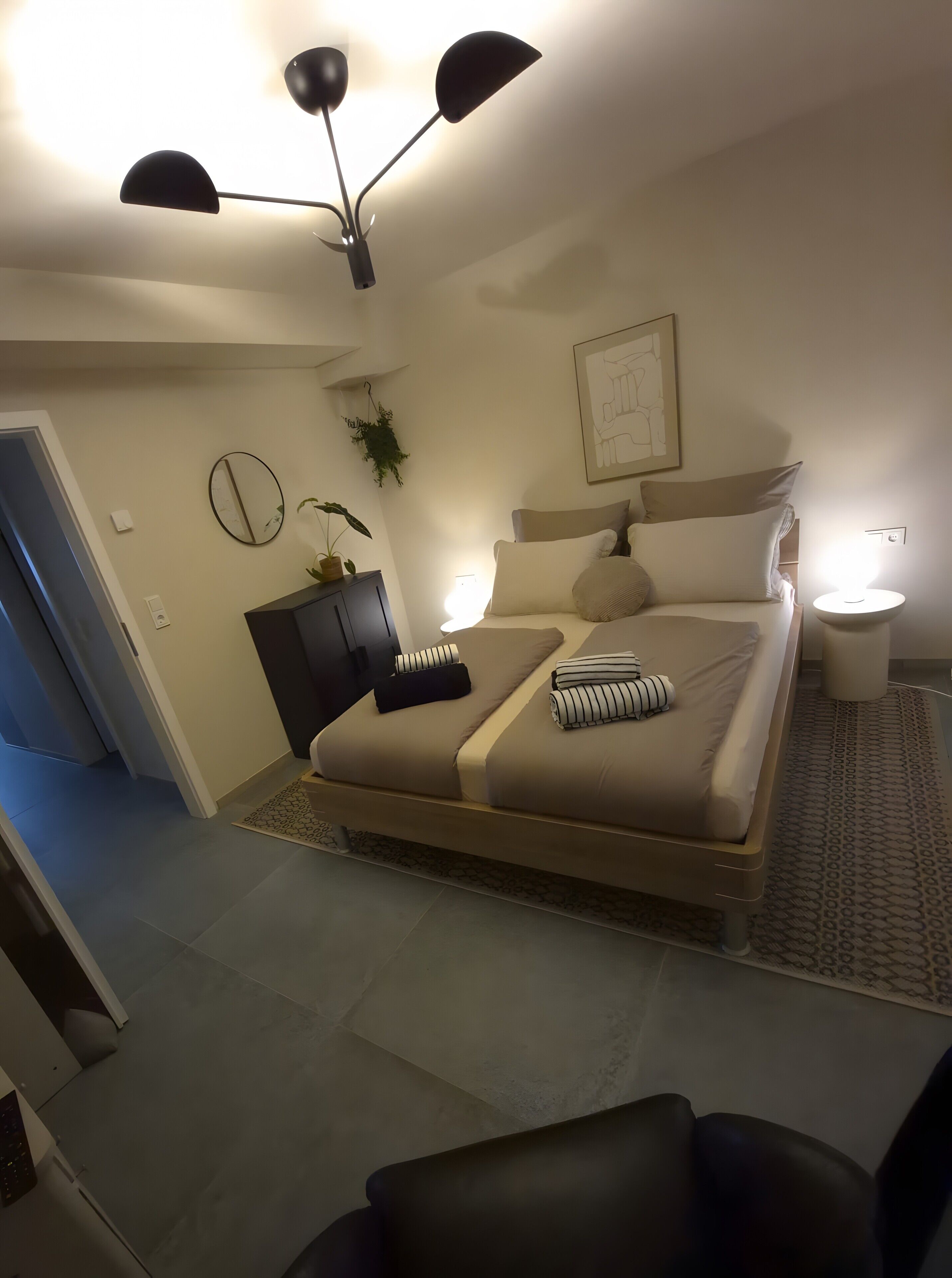 1 bedroom, bed sheets