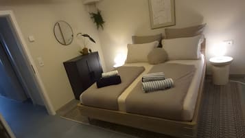 1 bedroom, bed sheets