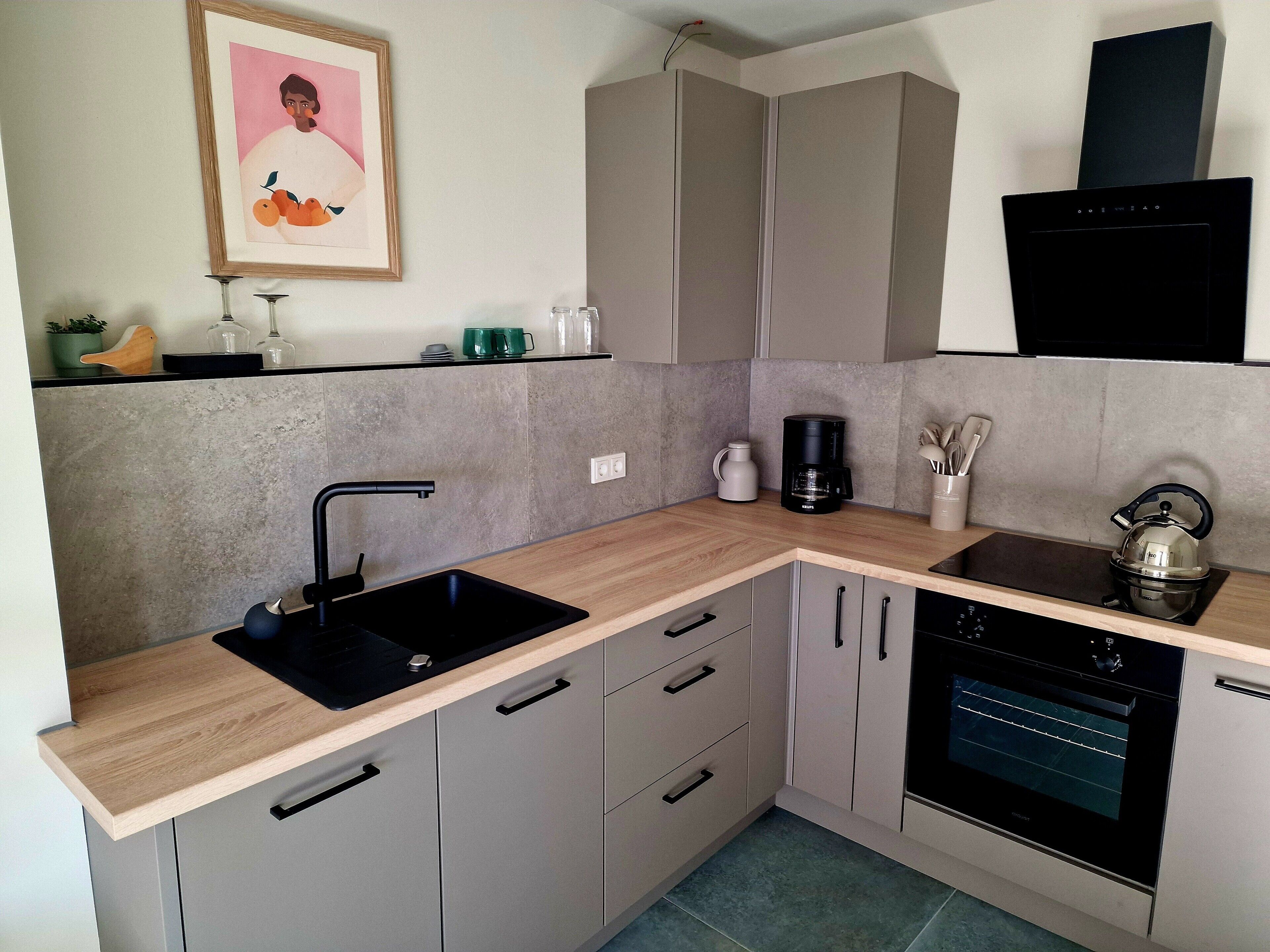 Fridge, oven, stovetop, dishwasher