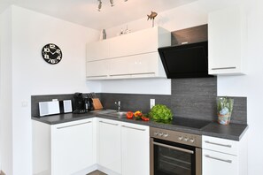 Kühlschrank, Ofen, Herdplatte, Geschirrspüler