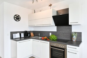 Kühlschrank, Ofen, Herdplatte, Geschirrspüler