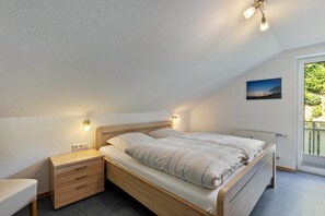 3 makuuhuonetta, silitysrauta/-lauta, ilmainen Wi-Fi, vuodevaatteet