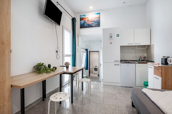 Fridge, microwave, stovetop, electric kettle - Apartment 'Bremen 1' with Wi-Fi (Bremen)