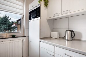 Fridge, microwave, stovetop, dishwasher - Apartment 'Mk Bremen 4' with Balcony (Bremen)