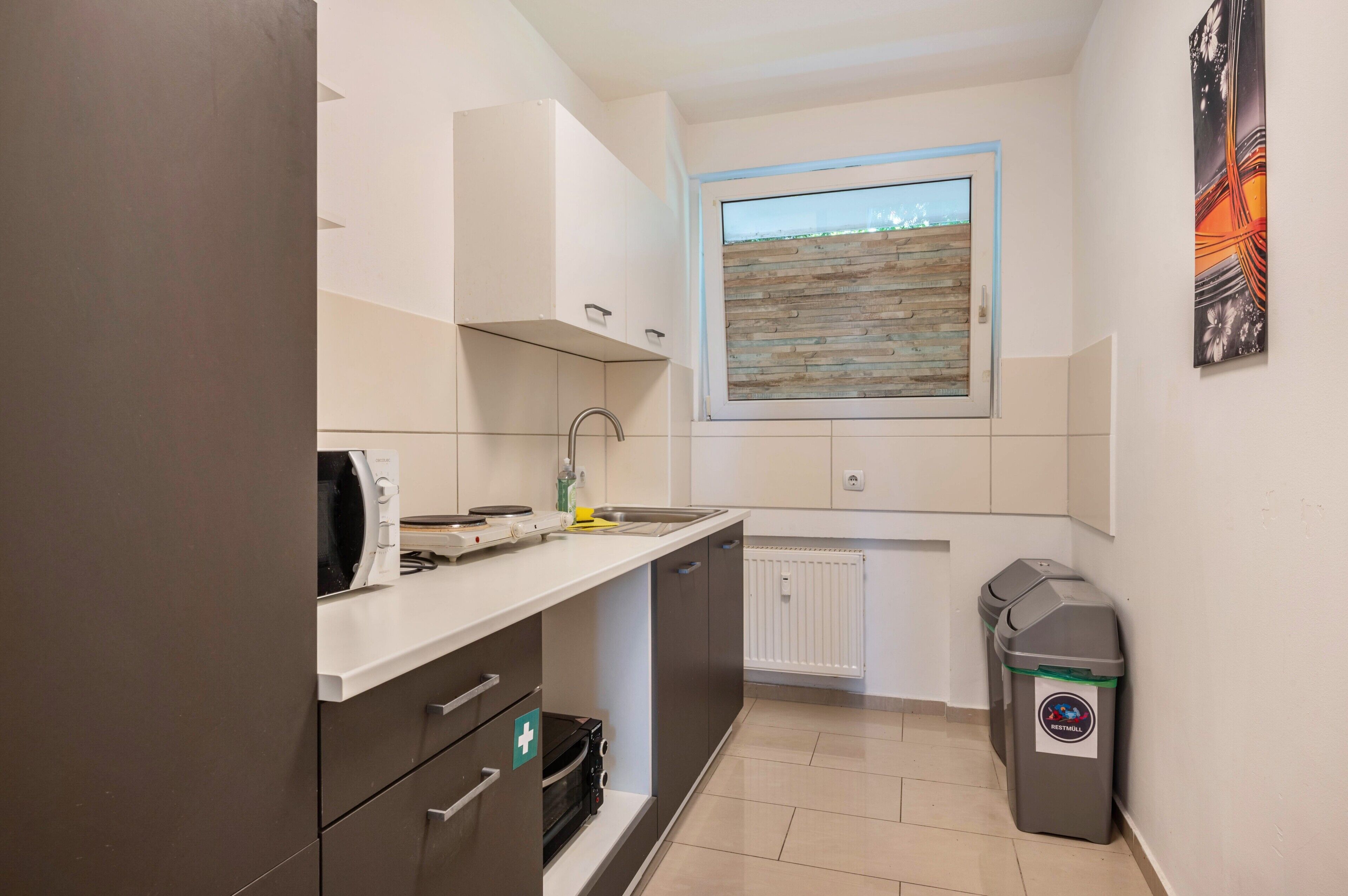 Fridge, microwave, stovetop, electric kettle