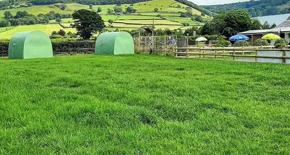 Green Dragon and Kitchen Pod - Sleeps 2 & Parking
