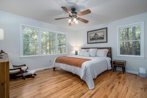 3 bedrooms, iron/ironing board, travel crib, WiFi