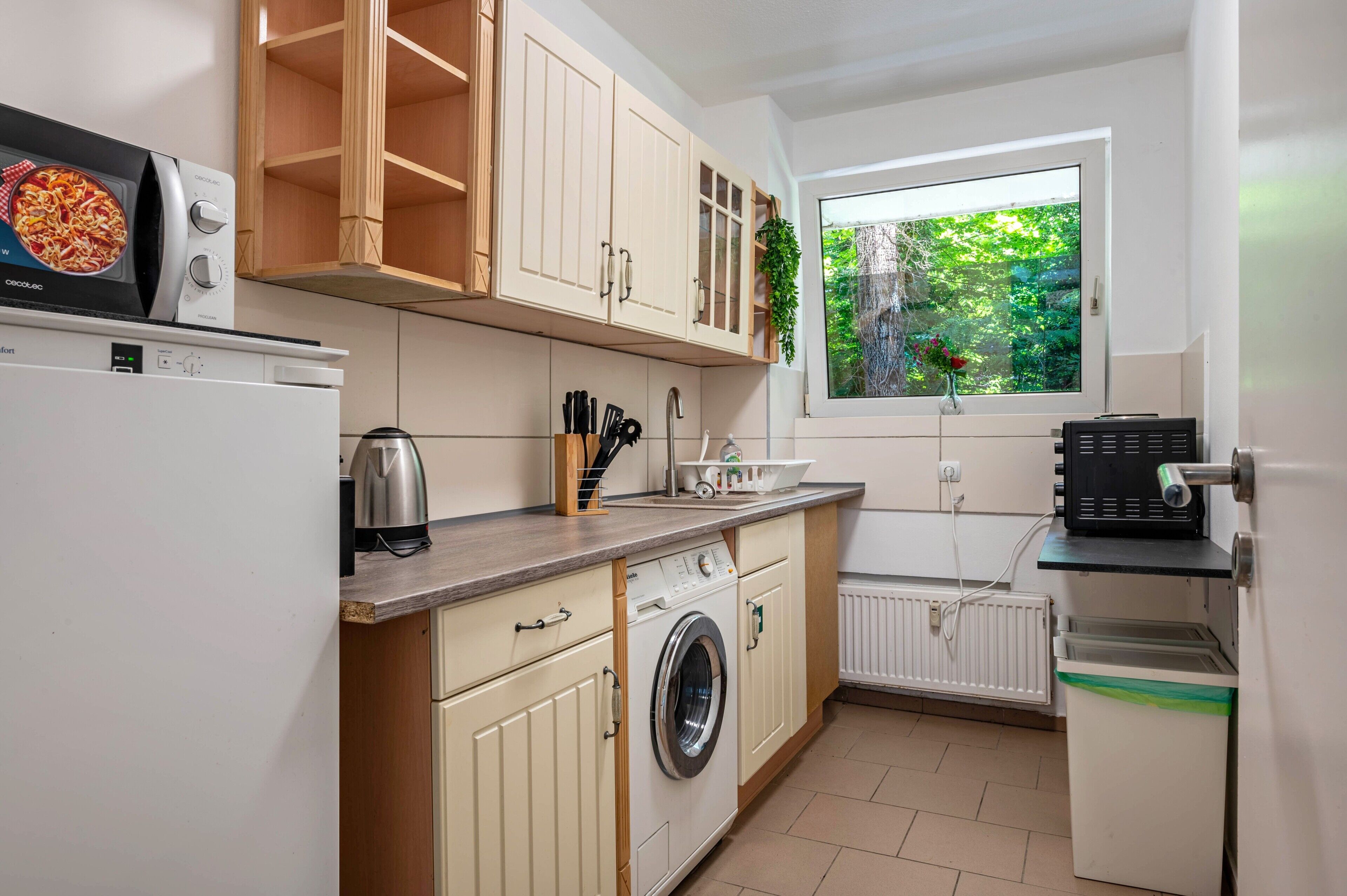 Fridge, microwave, stovetop, electric kettle