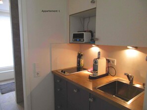 Fridge, microwave, stovetop, dishwasher