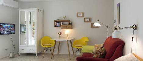 1 habitación, tabla de planchar con plancha, wifi gratis y ropa de cama