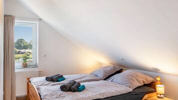 3 bedrooms, free WiFi, bed sheets